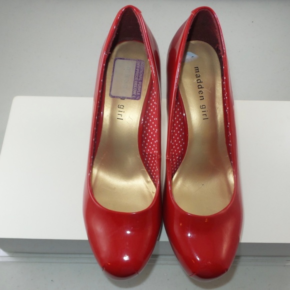 *SOLD* Madden Girl Cherry Red Platform Pump Heels - Picture 2 of 6